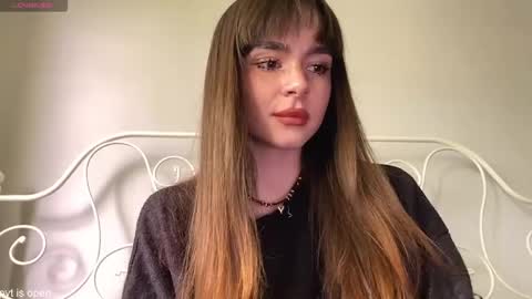Snapshot of xx_lily chatting on 06-04-26, 10:54 Lily online show from 06-04-26, 10:54