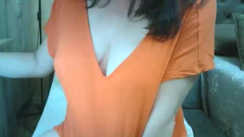 Snapshot of xxalexis chatting on 05-24-26, 06:57 HotMomAlex online show from 05-24-26, 06:57