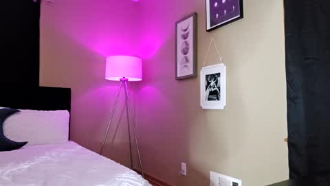 Snapshot of xxbadcatxx chatting on 01-30-25, 08:22 XxBADCATxX online show from 01-30-25, 08:22