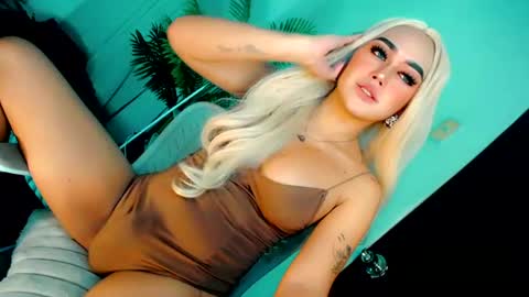 Snapshot of xxcumcatcherxx chatting on 07-10-26, 02:16 Jane online show from 07-10-26, 02:16