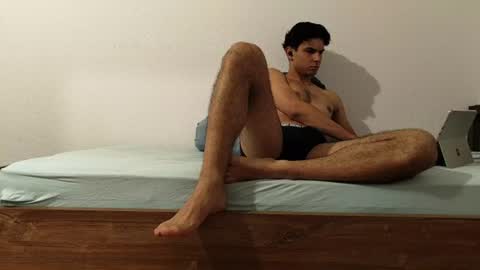 Snapshot of xxhornyleoxx chatting on 08-04-26, 08:11 Leo online show from 08-04-26, 08:11