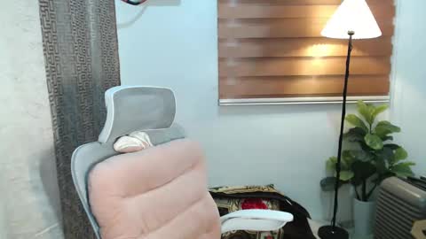 Snapshot of xxjulielovesyouxx chatting on 01-16-25, 12:31 July online show from 01-16-25, 12:31