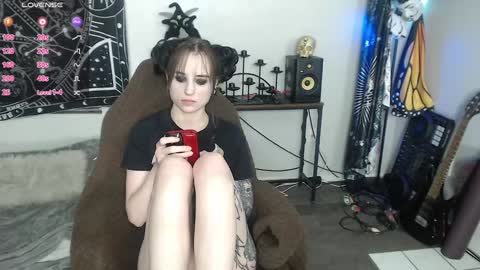 Snapshot of xxlilithmoonxx chatting on 01-16-25, 06:46 Lilith online show from 01-16-25, 06:46