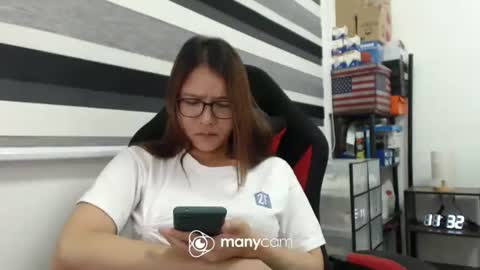 Snapshot of xxmonsterbigcockxx chatting on 01-22-25, 03:29 Kaycee online show from 01-22-25, 03:29