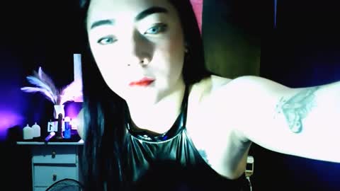 Snapshot of xxslutty_kim chatting on 11-11-25, 10:15 xxslutty kim online show from 11-11-25, 10:15