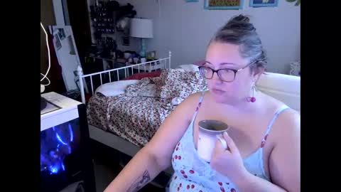 Strawberry Jane online show from 03-07-25, 06:33