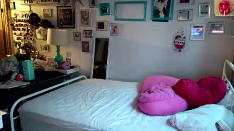 Strawberry Jane online show from 07-13-26, 03:42