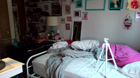 Strawberry Jane online show from 07-14-26, 03:33