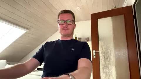 Alex online show from 04-21-26, 01:28