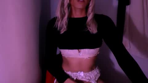 Snapshot of xxxanonymousloverxxx chatting on 05-13-26, 07:06 Chiara online show from 05-13-26, 07:06