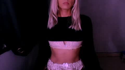 Snapshot of xxxanonymousloverxxx chatting on 05-15-26, 09:49 Chiara online show from 05-15-26, 09:49
