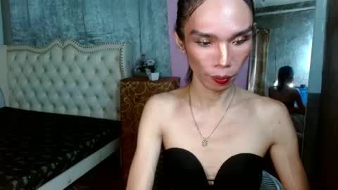 Snapshot of xxxfuckgirlyumsxxx chatting on 12-13-24, 02:16 Your Princess Yums online show from 12-13-24, 02:16