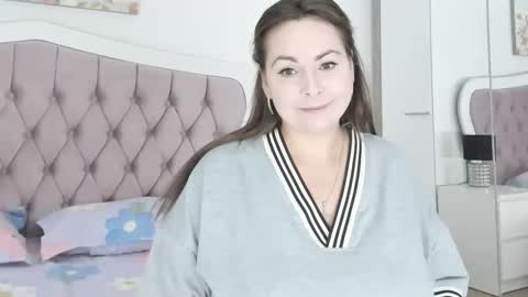 Elvira online show from 04-12-26, 03:44