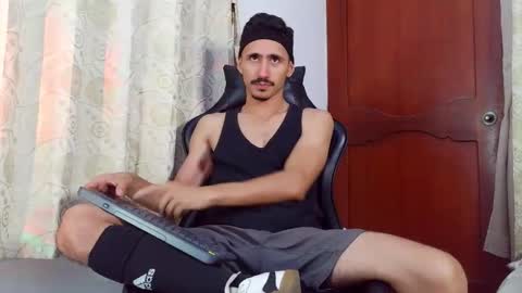 Snapshot of xxxhome_alonexxx chatting on 04-24-26, 07:38 Kev online show from 04-24-26, 07:38