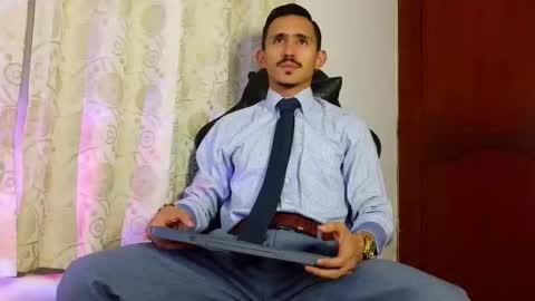 Snapshot of xxxhome_alonexxx chatting on 05-05-26, 07:33 Kev online show from 05-05-26, 07:33