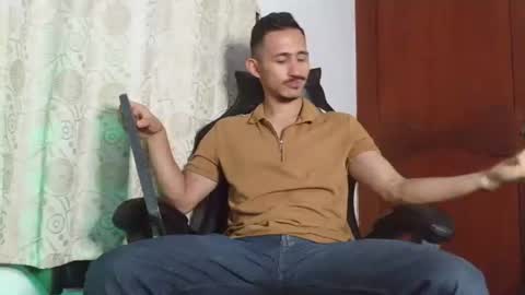 Snapshot of xxxhome_alonexxx chatting on 06-16-26, 07:27 Kev online show from 06-16-26, 07:27