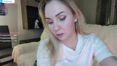 Snapshot of xxxhoneyxx chatting on 02-20-25, 03:34 Onlyfanz online show from 02-20-25, 03:34