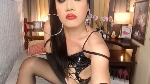 Snapshot of xxxmiss_cathyxxx chatting on 10-09-25, 04:49 QUEENCY online show from 10-09-25, 04:49