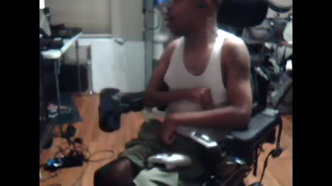 Snapshot of xxxonwheelz chatting on 09-28-25, 03:34 xxxonwheelz online show from 09-28-25, 03:34