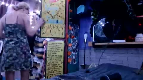 Snapshot of xxxqueenmandydickenz chatting on 11-08-25, 03:29 XXXQueenMandyDickenz online show from 11-08-25, 03:29