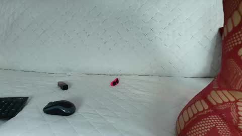 Snapshot of xxxvibesxo chatting on 06-30-26, 03:29 Lil Luna online show from 06-30-26, 03:29