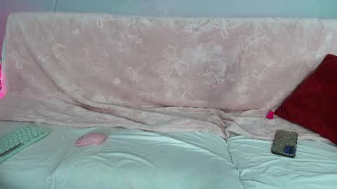 Snapshot of xxxvibesxo chatting on 07-18-26, 08:07 Lil Luna online show from 07-18-26, 08:07