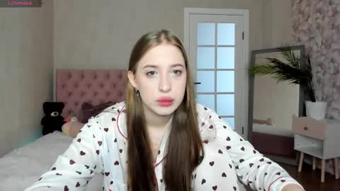 Lina online show from 09-19-25, 08:05