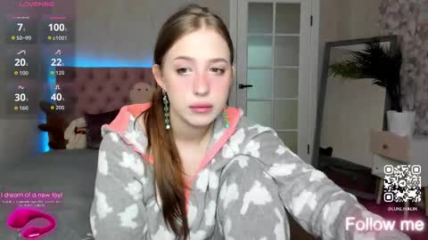 Lina online show from 09-26-25, 12:42