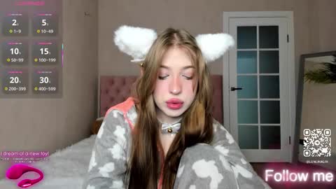 Lina online show from 09-30-25, 10:09