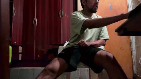 Snapshot of y0ungwithbrowndick chatting on 01-12-25, 10:12 BROWN DICK online show from 01-12-25, 10:12