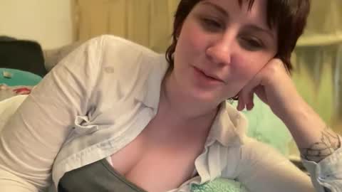 Snapshot of y0uvebeenjinxed chatting on 05-12-26, 05:48 Jinx online show from 05-12-26, 05:48