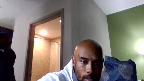 Snapshot of yallfavoritecouple chatting on 05-03-26, 05:24 YallFav0rit3couple online show from 05-03-26, 05:24
