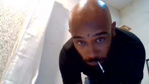 Snapshot of yallfavoritecouple chatting on 06-11-26, 08:12 YallFav0rit3couple online show from 06-11-26, 08:12