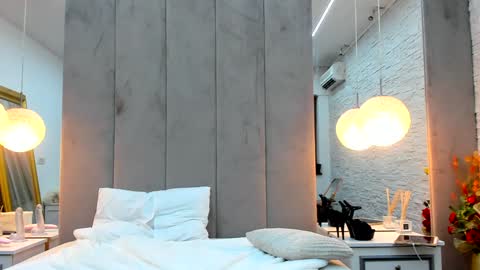 Yana  online show from 12-31-24, 12:32