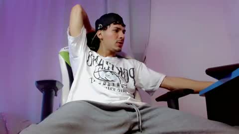 Snapshot of yankees_ chatting on 10-13-25, 08:36 DANILO P online show from 10-13-25, 08:36