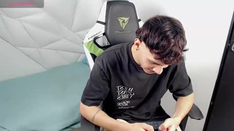 Snapshot of yankees_ chatting on 11-16-25, 03:34 DANILO P online show from 11-16-25, 03:34