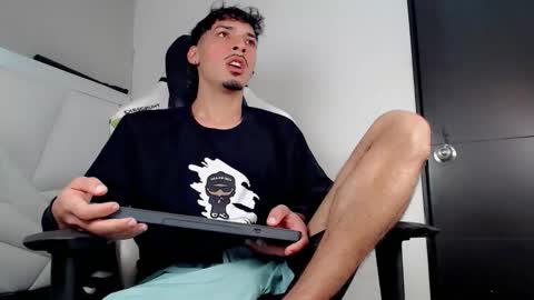 DANILO P online show from 11-22-25, 03:49