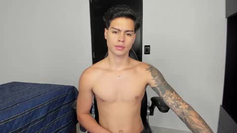 yanpaul83 online show from 11-22-25, 08:19