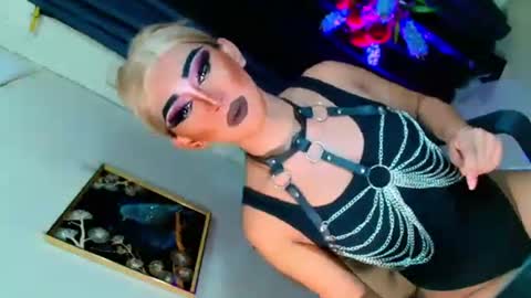 miss yasii online show from 10-19-25, 03:56