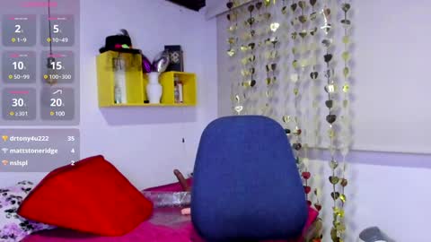 Snapshot of yasmin_goldenst chatting on 01-03-25, 10:40 Yasemin online show from 01-03-25, 10:40