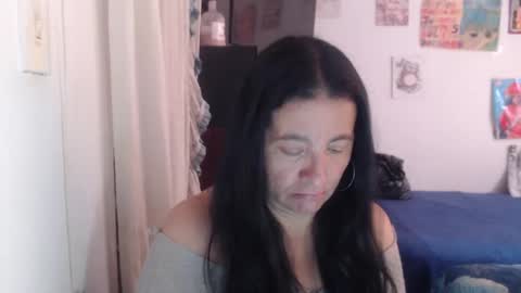Snapshot of yasmin_love85 chatting on 05-20-26, 02:12 yasmin_love85 online show from 05-20-26, 02:12
