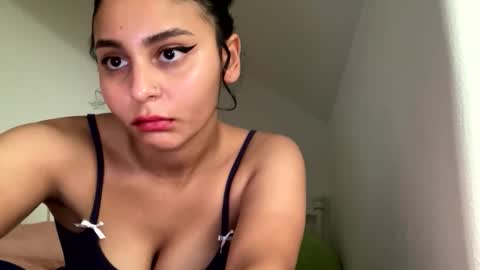 yazzydeleon online show from 11-11-25, 08:36