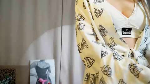 Snapshot of yeepshyy chatting on 02-06-26, 06:11 Kate online show from 02-06-26, 06:11