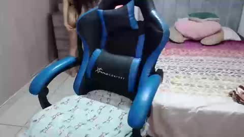 Snapshot of yeibles_hana2 chatting on 10-17-25, 12:47 yeibles_hana2 online show from 10-17-25, 12:47