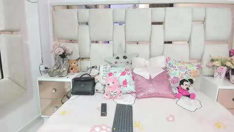 Snapshot of yeinsoliveros chatting on 11-28-25, 11:02 Yeins online show from 11-28-25, 11:02