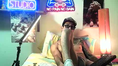 yeisoncastellanos1999 online show from 11-12-25, 05:57