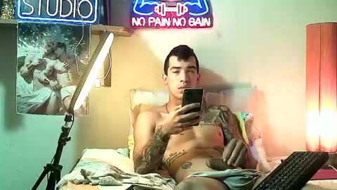 yeisoncastellanos1999 online show from 12-22-25, 09:34