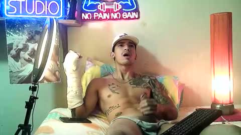 yeisoncastellanos1999 online show from 01-08-26, 12:13