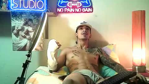 yeisoncastellanos1999 online show from 01-09-26, 12:52