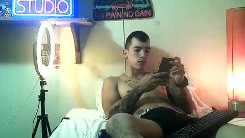 yeisoncastellanos1999 online show from 05-10-26, 07:19